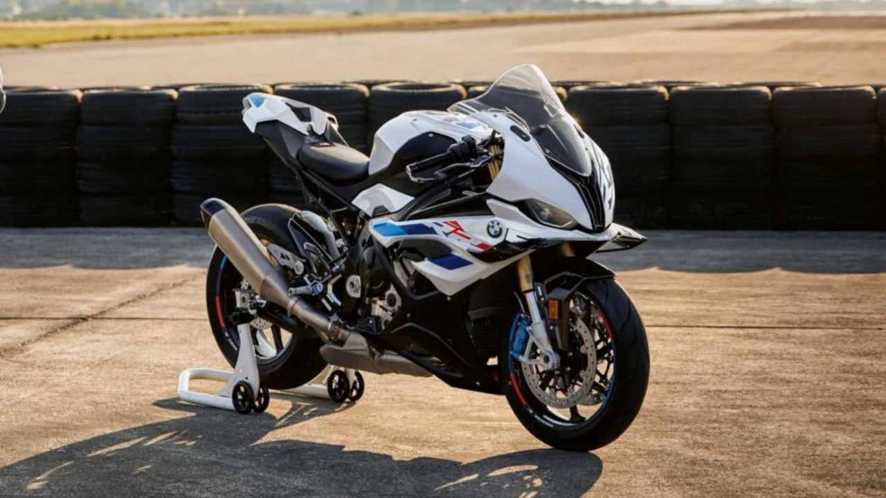 KTM की सेल खत्म करने लॉन्च हो रही है BMW S 1000 RR bike जाने ब्रांडेड फीचर्स