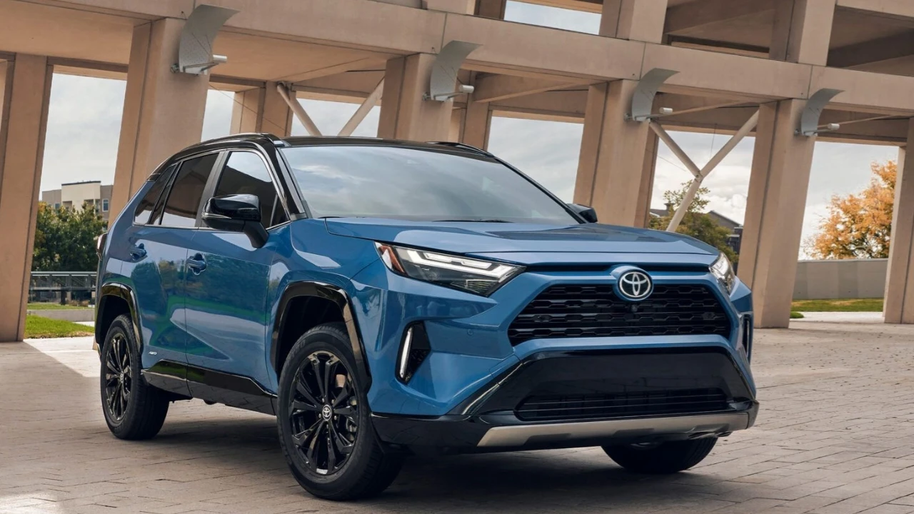 Toyota RAV4 2025: दमदार माइलेज और लग्जरी फीचर्स के साथ जल्द होगी भारत में लॉन्च