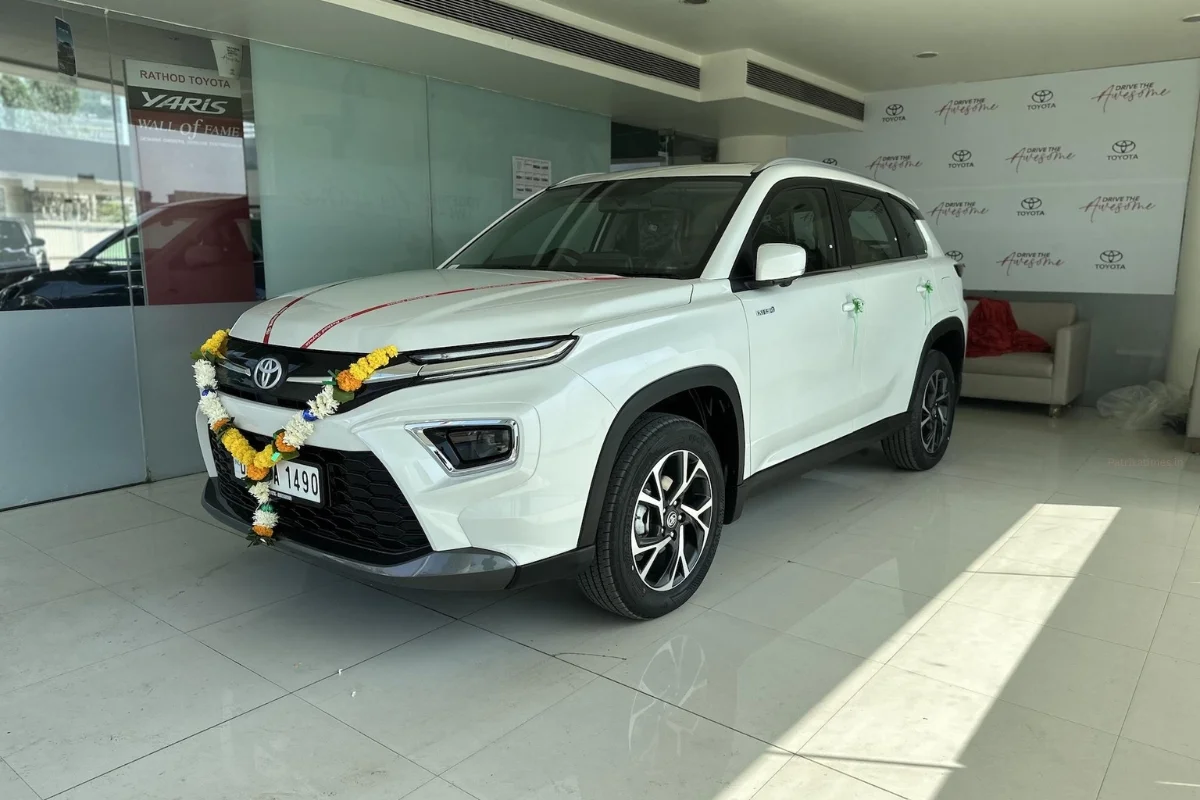 Kia का धंधा बंद कराने लॉन्च हो रही है Toyota Urban Cruiser Hyryder car जाने कीमत और ब्रांडेड फीचर्स