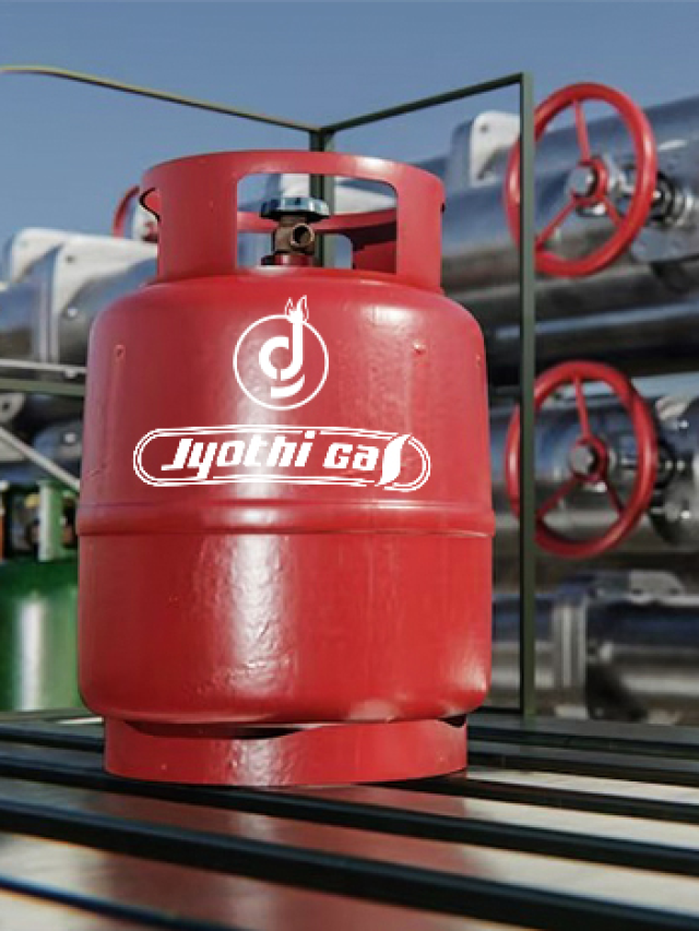 Under the Pradhan Mantri Ujjwala Yojana, beneficiaries will get two free LPG cylinders, know the complete details here.