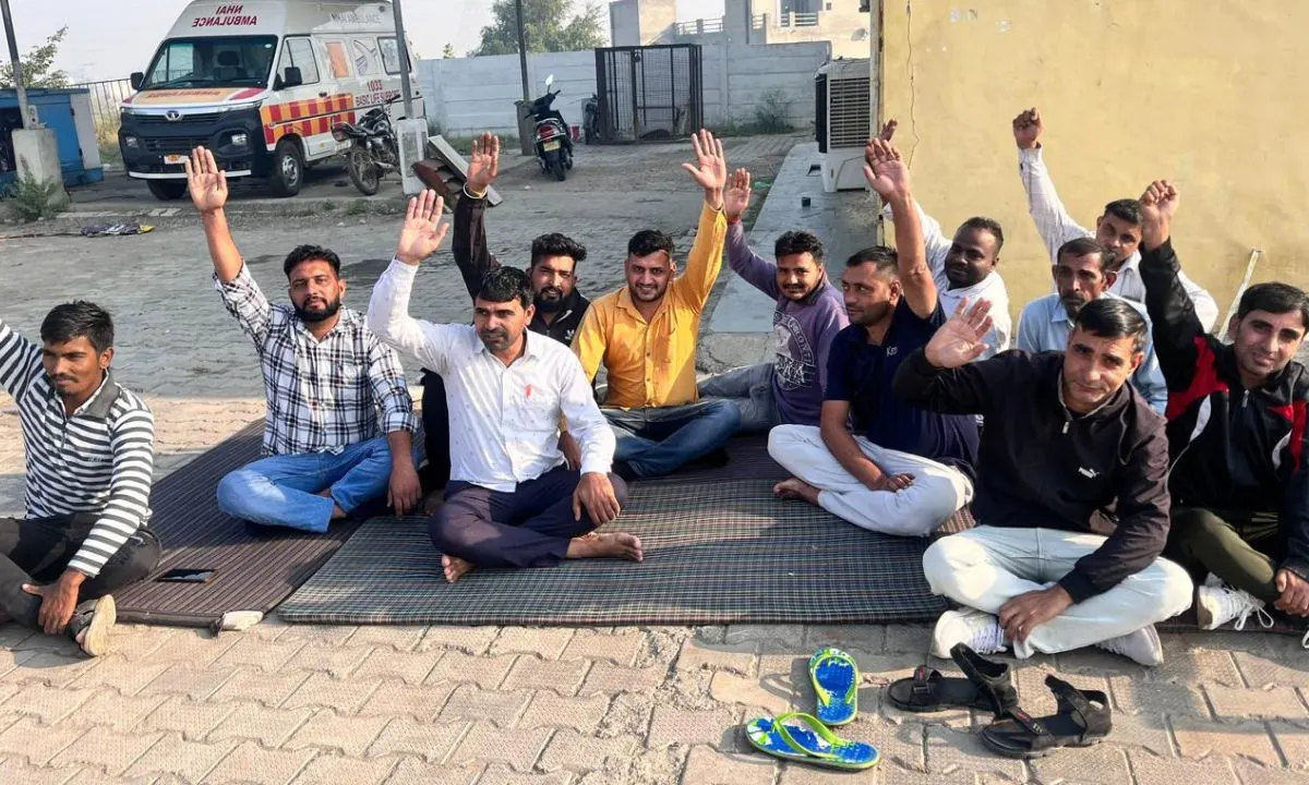 Khatkar Toll: Khatkar toll employees staged a protest after not receiving their salaries and PF, and filed a complaint at the Uchana police station.
