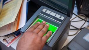 Aadhaar Card Biometric: Now change your mobile number in Aadhaar using biometrics, the work will be done in minutes.