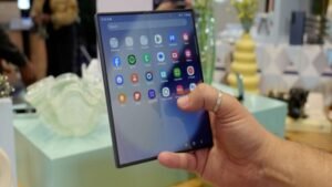 Apple vs Samsung Wide Fold : Apple के फोल्डेबल iPhone को देगा टक्कर Samsung का ये नया फोल्डेबल स्मार्टफोन 1 Apple vs Samsung Wide Fold: Samsung's new foldable smartphone will compete with Apple's foldable iPhone