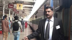 Indian Railway Rules : यदि आप गलती से बिना टिकट ट्रेन में चढ़ गए? तो घबराने की आवश्यकता नहीं, जान लें यहां अपने हक 1 Indian Railway Rules: What if you accidentally boarded a train without a ticket? No need to panic; know your rights here.