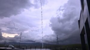 North India Weather Alert : उत्तर भारत में तेज बरसात के साथ ठंड का प्रकोप बढ़ा, जानिए यहां अगले तीन-चार दिन कैसा रहेगा मौसम का मिजाज 3 North India Weather Alert: Heavy rains and cold wave intensify in North India. Find out what the weather will be like for the next three to four days.