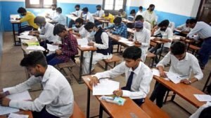 HBSE Exam : सेंटर में चपरासी के फोन में आंसर की मामले में सुपरीटेंडेंट सहित पूरा स्टाफ रिलीव 1 HBSE Exam: Superintendent and entire staff relieved after answer key found on peon's phone at centre