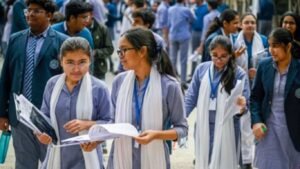 HBSE Exam : सेंटर में चपरासी के फोन में आंसर की मामले में सुपरीटेंडेंट सहित पूरा स्टाफ रिलीव 2 HBSE Exam: Superintendent and entire staff relieved after answer key found on peon's phone at centre